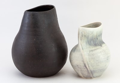 Lot 89 - CHRIS CARTER (born 1945); a bulbous stoneware...