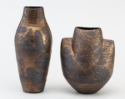 Lot 95 - CHRIS CARTER (born 1945); a small stoneware...