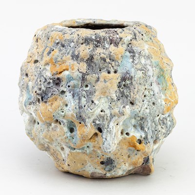 Lot 3 - AKI MORIUCHI (born 1947); a globular stoneware...