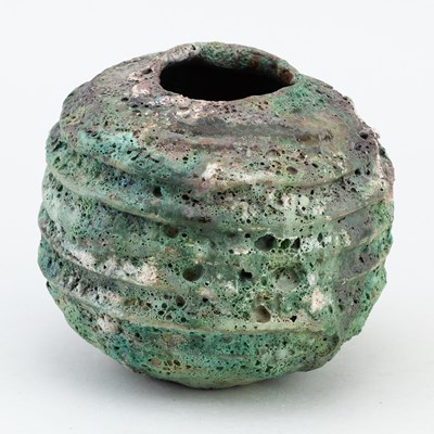 Lot 4 - AKI MORIUCHI (born 1947); a globular stoneware...