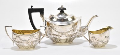 Lot 2042 - WILLIAM J HOLMES; an Edward VII hallmarked...
