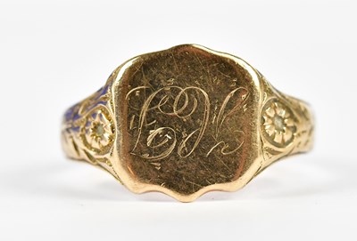 Lot 244 - A 9ct yellow gold signet ring with engraved...