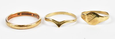 Lot 243 - Three 9ct yellow gold rings, various sizes,...