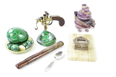 Lot 5012 - An assortment of collectors' items including a...