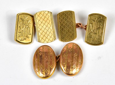 Lot 1167 - A pair of 9ct yellow gold cufflinks with...