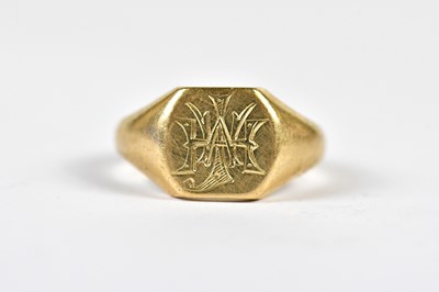 Lot 1140 - A 9ct yellow gold gentleman's signet ring,...