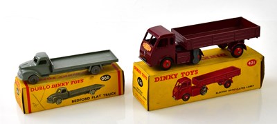 Lot 4543 - DINKY TOYS; a boxed model vehicle 421 Electric...