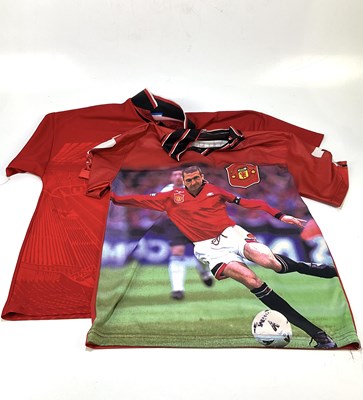 Lot 5282 - MANCHESTER UNITED; an Umbro replica home shirt...