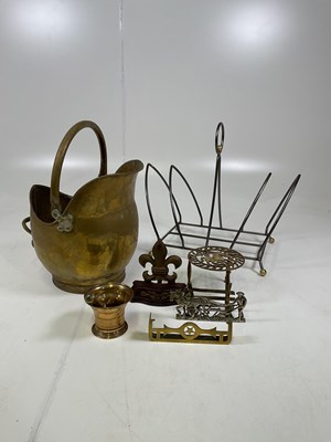 Lot 272 - A brass mortar and pestle, coal bucket,...