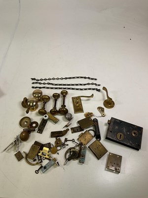 Lot 265 - A collection of vintage door knobs and fittings.