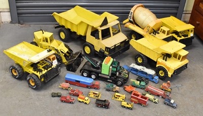Lot 414 - A quantity of assorted toys including Tonka,...