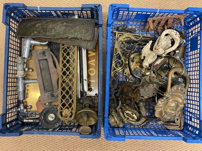 Lot 440 - A quantity of 19th and 20th century brass door...