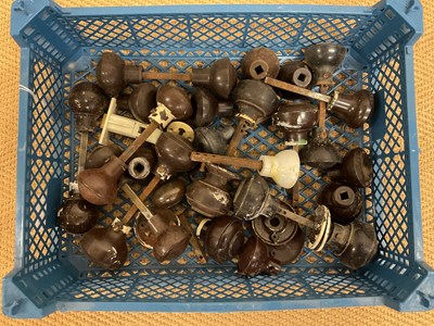 Lot 442 - A quantity of 20th century bakelite door knobs.