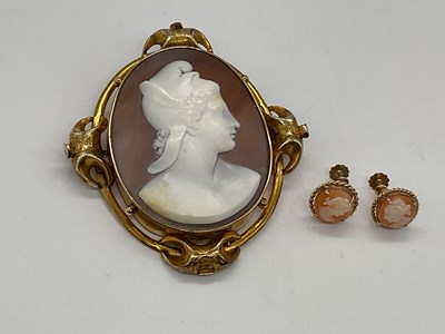 Lot 334 - A large Victorian yellow metal framed cameo...