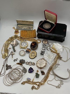 Lot 335 - A collection of costume jewellery.