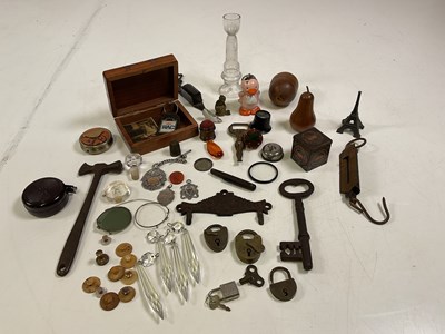 Lot 6 - An interesting group of collectors' items...