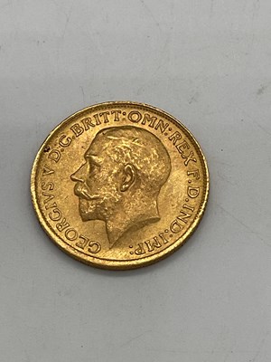 Lot 304 - A George V 1925 full sovereign.