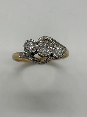Lot 321 - An 18ct yellow gold and platinum tipped three...