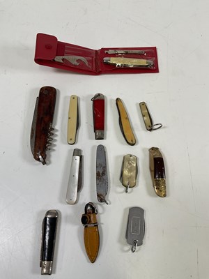 Lot 16 - A mother of pearl silver blade pocket knife...