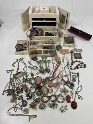 Lot 356 - A quantity of costume jewellery together with...