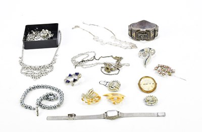 Lot 1160 - A quantity of assorted costume jewellery...