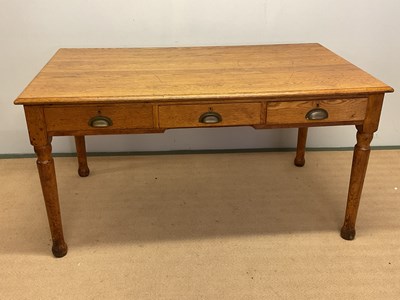 Lot 470 - An oak farmhouse table with six drawers,...