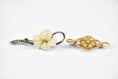 Lot 435 - A Victorian yellow gold seed pearl set bar...