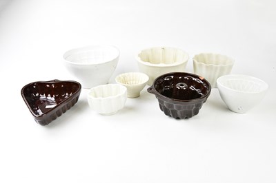 Lot 1306 - A collection of vintage ironstone and ceramic...