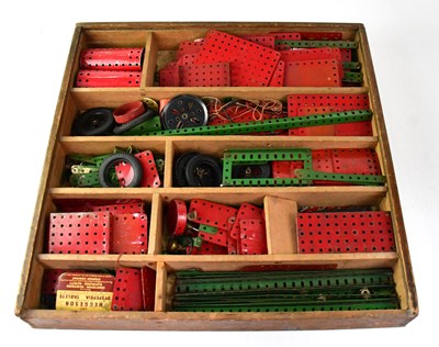 Lot 913 - A boxed Meccano Outfit No. 3 with original...