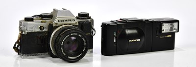 Lot 1425 - OLYMPUS; an Olympus OM10 35mm film camera,...