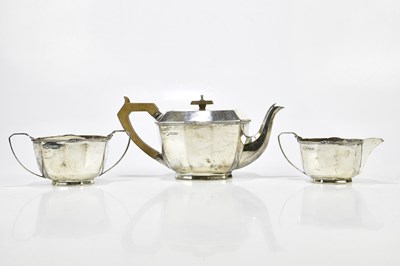 Lot 1020 - HICKLENTON & SYDAL; a George V hallmarked...