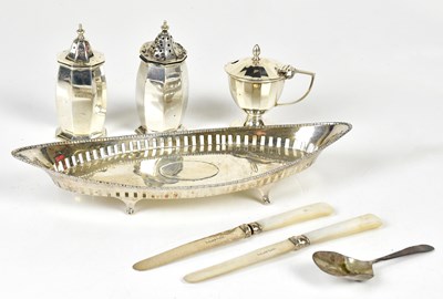 Lot 1054 - BARKER BROS; an Edward VII hallmarked silver...