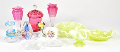 Lot 1377 - A small collection of assorted glassware...