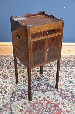 Lot 80 - A Georgian mahogany night table with single...