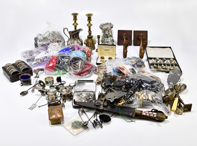 Lot 1012 - A small quantity of silver plate and metalware...