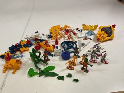 Lot 70 - BRITAINS SPACE SERIES; figures and vehicles...