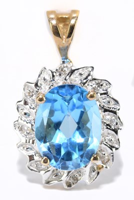 Lot 1403 - A 9ct yellow gold oval pendant, length 20mm,...