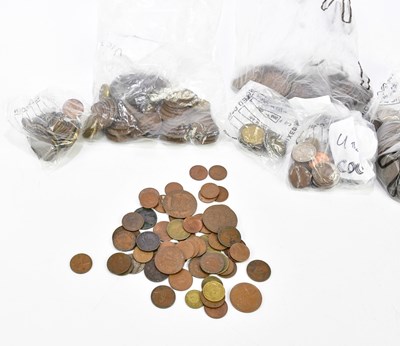 Lot 1187 - A small collection of coins mainly consisting...