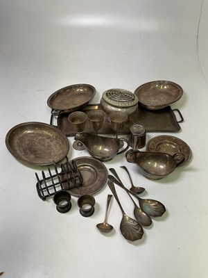 Lot 285 - A quantity of silver plated items.