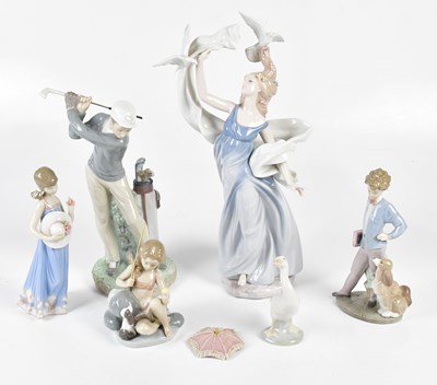 Lot 1264 - LLADRÓ; five figures including a large example...