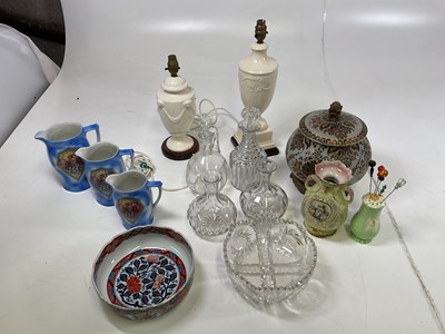 Lot 224 - A collection of ceramics and glassware...