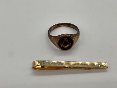 Lot 320 - A 9ct yellow gold gentleman's Masonic ring,...