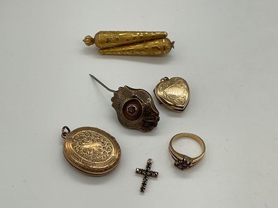 Lot 366 - A group of yellow metal jewellery including a...
