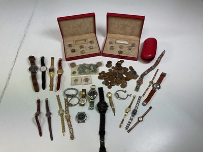 Lot 9 - A group collectors' items including twenty-two...
