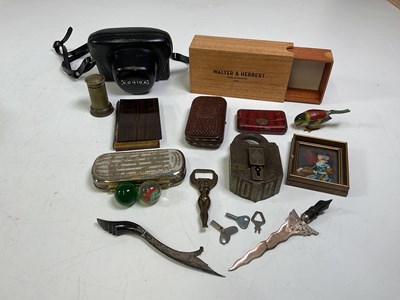 Lot 12 - A group of collectors' items including a...