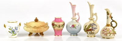 Lot 823 - WORCESTER; a collection of assorted ceramics...