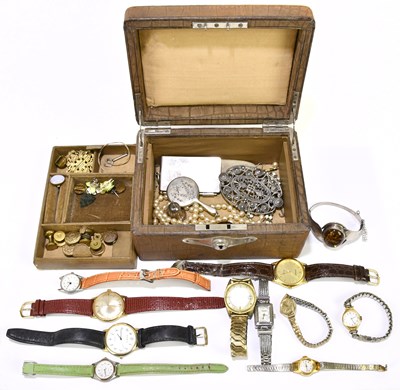 Lot 1562 - A small collection of costume jewellery,...