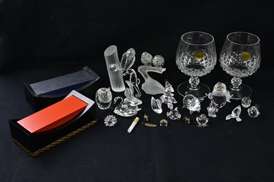 Lot 1373 - SWAROVSKI; a collection of assorted glassware...