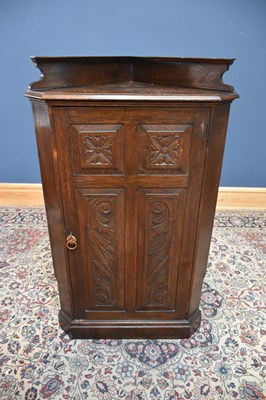 Lot 78 - An early 20th century carved oak free standing...
