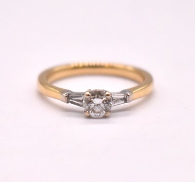 Lot 1117 - An 18ct yellow gold and platinum tipped...